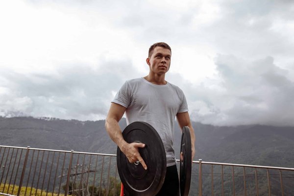 Réaliser une séance de musculation sans matériel à la maison